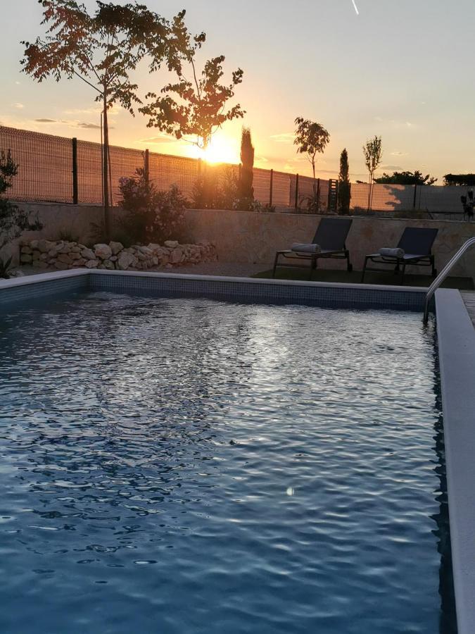 שיבניק Villa Sundowner מראה חיצוני תמונה